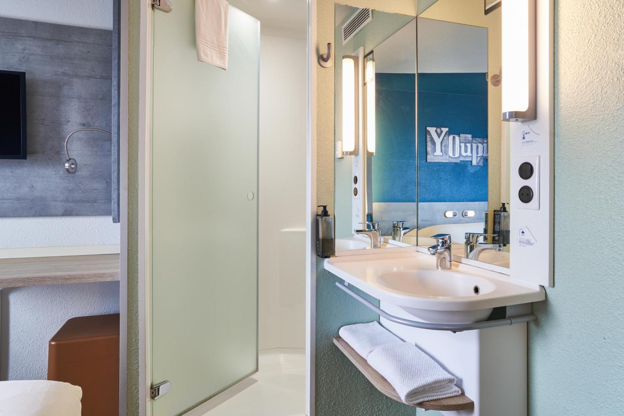 Ibis Budget Bordeaux Centre - Gare Saint Jean Bagian luar foto